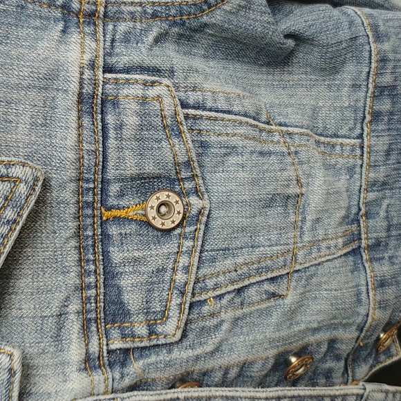Cropped Jean Jacket - Picture 4 of 9